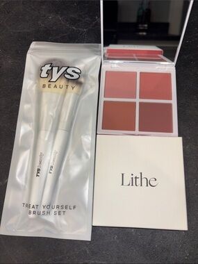 TYS Beauty Treat Yourself Brush Set with Pink & Peach Blush Palette